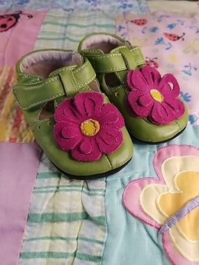 Livie & Luca Green Mary Jane Shoes with Pink Flower 6-12 M Soft Leather Blooms